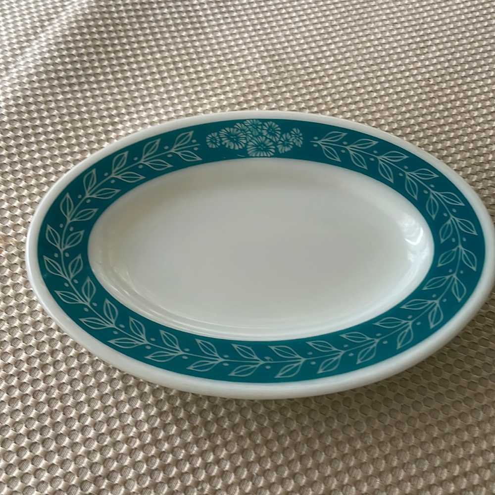Pyrex Revel design plate